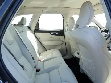 VOLVO XC60 B5 Benzin AWD Plus Bright SHZ H K HGSD AHK