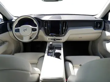 VOLVO XC60 B5 Benzin AWD Plus Bright SHZ H K HGSD AHK