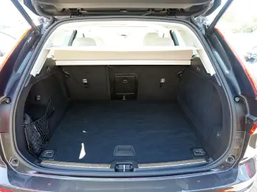 VOLVO XC60 B5 Benzin AWD Plus Bright SHZ H K HGSD AHK