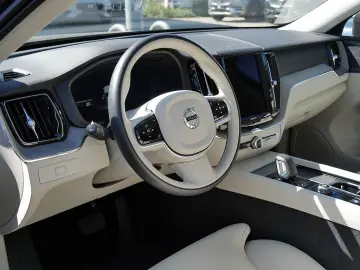 VOLVO XC60 B5 Benzin AWD Plus Bright SHZ H K HGSD AHK