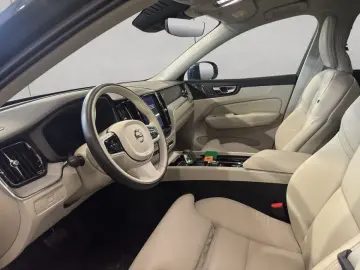 VOLVO XC60 B5 B AWD Core  Leder   Driver Assistance