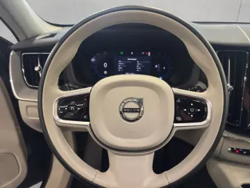 VOLVO XC60 B5 B AWD Core  Leder   Driver Assistance