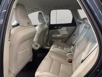VOLVO XC60 B5 B AWD Core  Leder   Driver Assistance