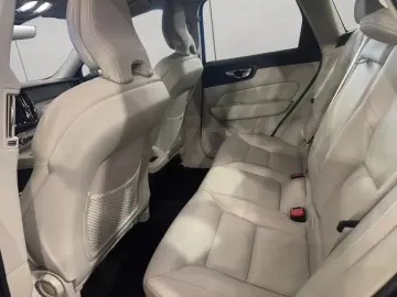 VOLVO XC60 B5 B AWD Core