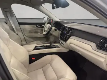 VOLVO XC60 B5 B AWD Core