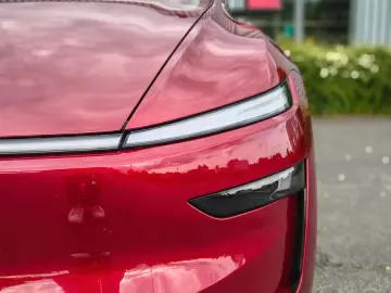 TESLA Model Y Long Range AWD MwSt. Tesla Gar. Weiß