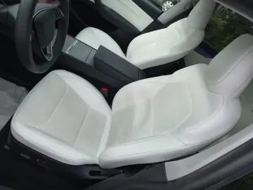 TESLA Model Y Long Range AWD MwSt. Tesla Gar. Weiß