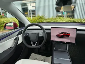 TESLA Model Y Long Range AWD MwSt. Tesla Gar. Weiß