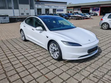 TESLA Model 3 Long Range AWD   AHK   19