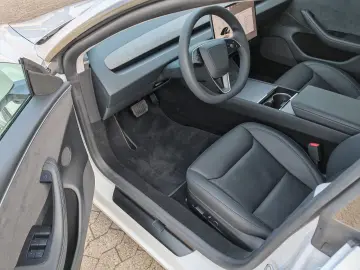 TESLA Model 3 Long Range AWD   AHK   19