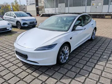 TESLA Model 3 Long Range AWD   AHK   19