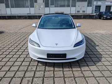 TESLA Model 3 Long Range AWD   AHK   19