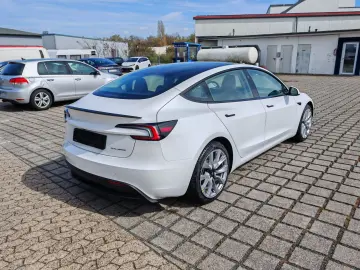 TESLA Model 3 Long Range AWD   AHK   19