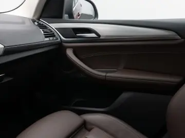 BMW X3 xD30e Kamera HUD DAB AHK Sport Komfort Leder