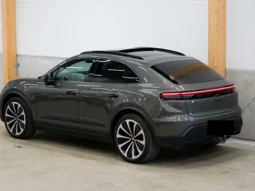 PORSCHE Macan Electric 4 PANO SPORT CHRONO PAKET