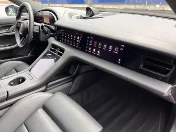 PORSCHE Taycan Turbo · Burmester · Hinterachs · Inno ·