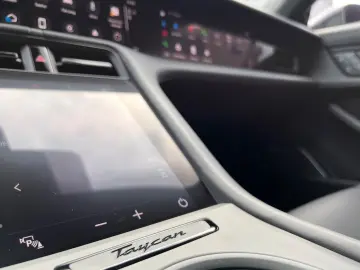 PORSCHE Taycan Turbo · Burmester · Hinterachs · Inno ·