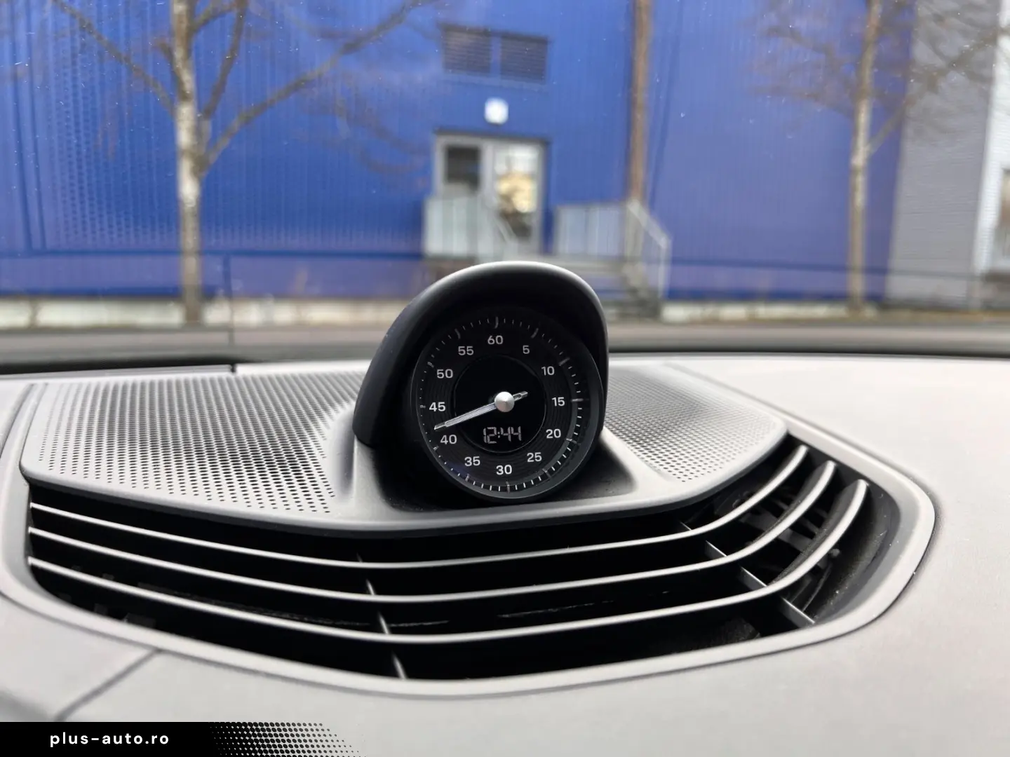 PORSCHE Taycan Turbo · Burmester · Hinterachs · Inno ·