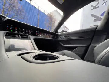 PORSCHE Taycan Turbo · Burmester · Hinterachs · Inno ·