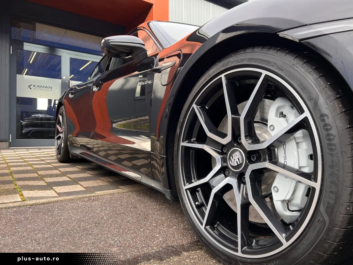 PORSCHE Taycan Turbo · Burmester · Hinterachs · Inno ·
