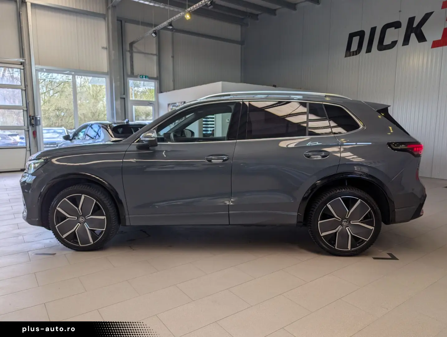 VW Tiguan 2.0TDI R-Line 4M Pano H K AHK Matrix 20