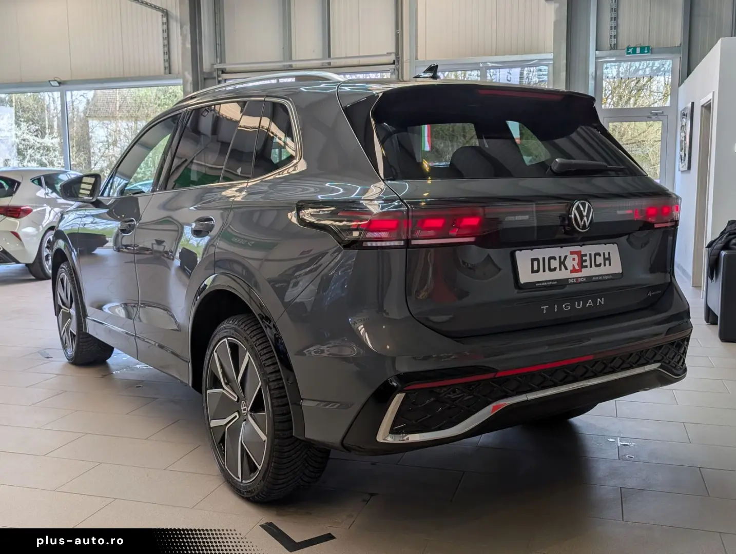 VW Tiguan 2.0TDI R-Line 4M Pano H K AHK Matrix 20