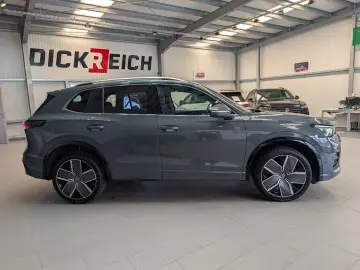 VW Tiguan 2.0TDI R-Line 4M Pano H K AHK Matrix 20
