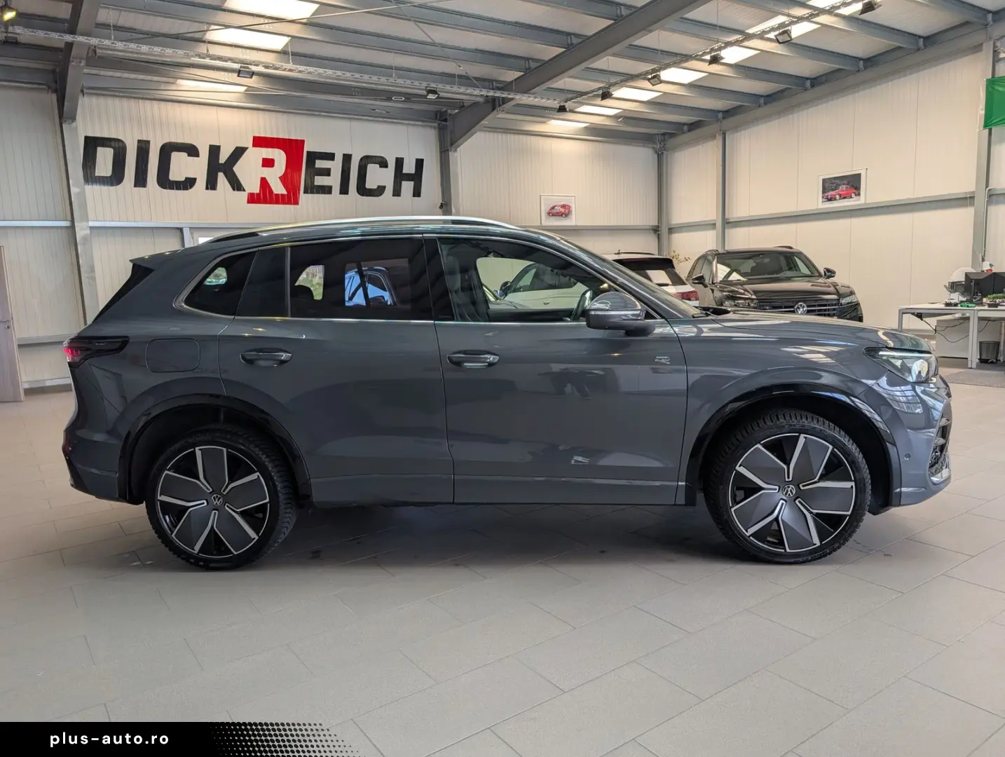 VW Tiguan 2.0TDI R-Line 4M Pano H K AHK Matrix 20