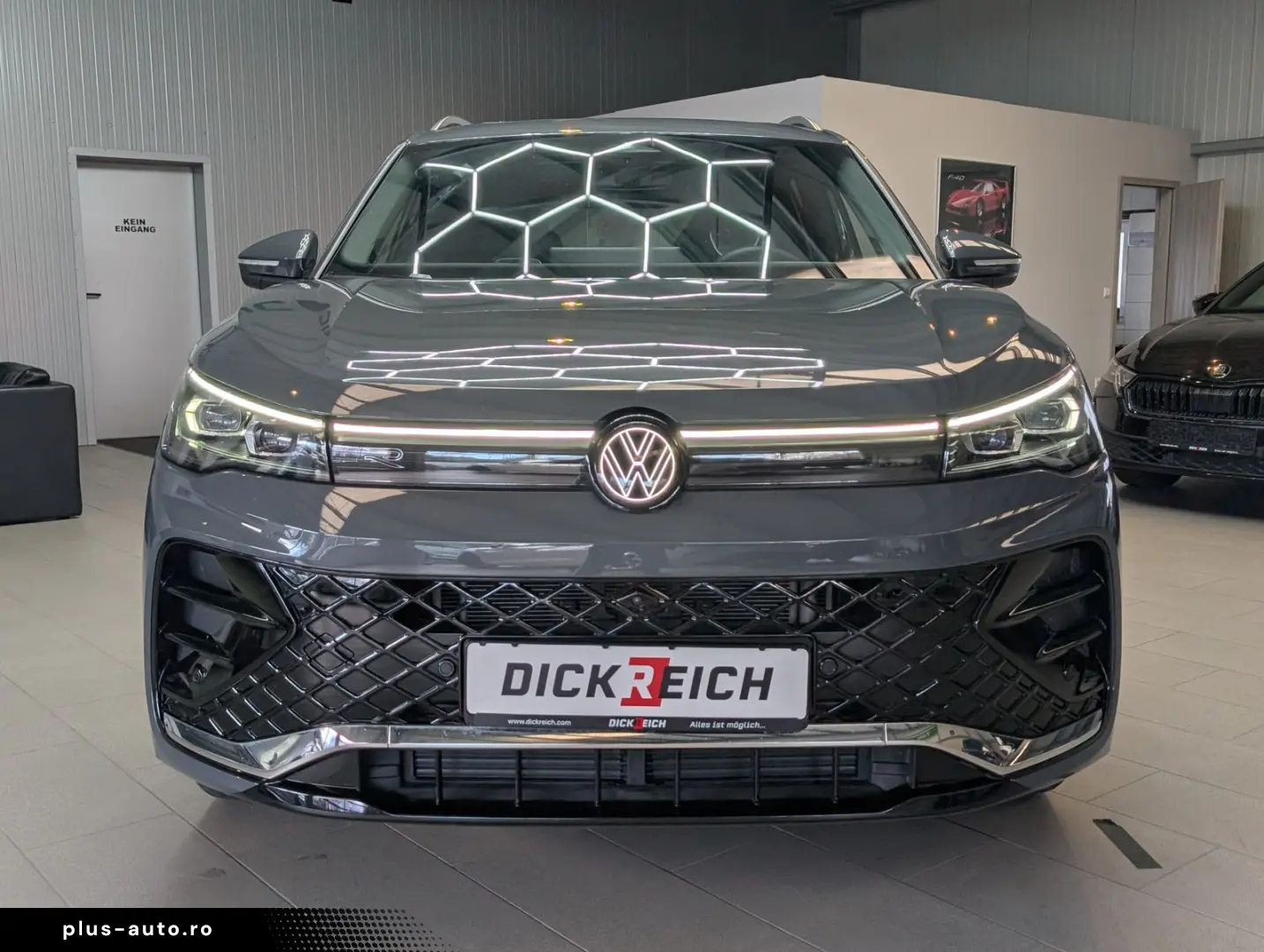 VW Tiguan 2.0TDI R-Line 4M Pano H K AHK Matrix 20