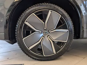 VW Tiguan 2.0TDI R-Line 4M Pano H K AHK Matrix 20