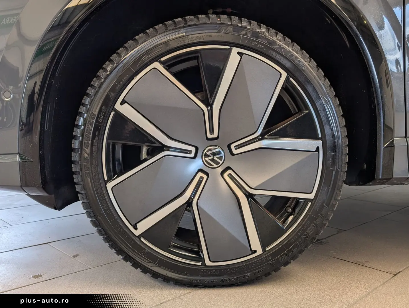 VW Tiguan 2.0TDI R-Line 4M Pano H K AHK Matrix 20