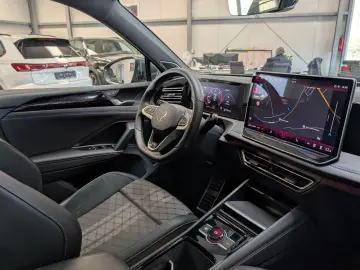 VW Tiguan 2.0TDI R-Line 4M Pano H K AHK Matrix 20