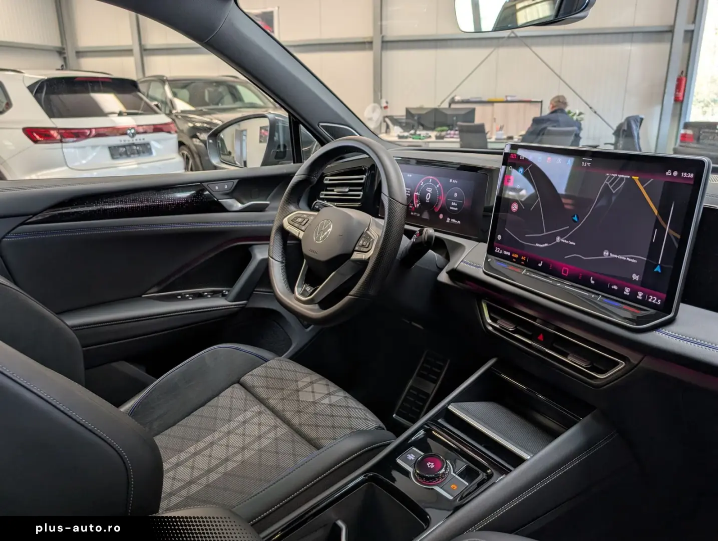 VW Tiguan 2.0TDI R-Line 4M Pano H K AHK Matrix 20