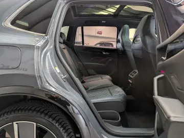 VW Tiguan 2.0TDI R-Line 4M Pano H K AHK Matrix 20