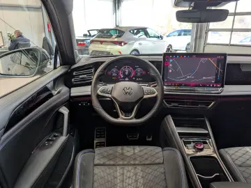 VW Tiguan 2.0TDI R-Line 4M Pano H K AHK Matrix 20