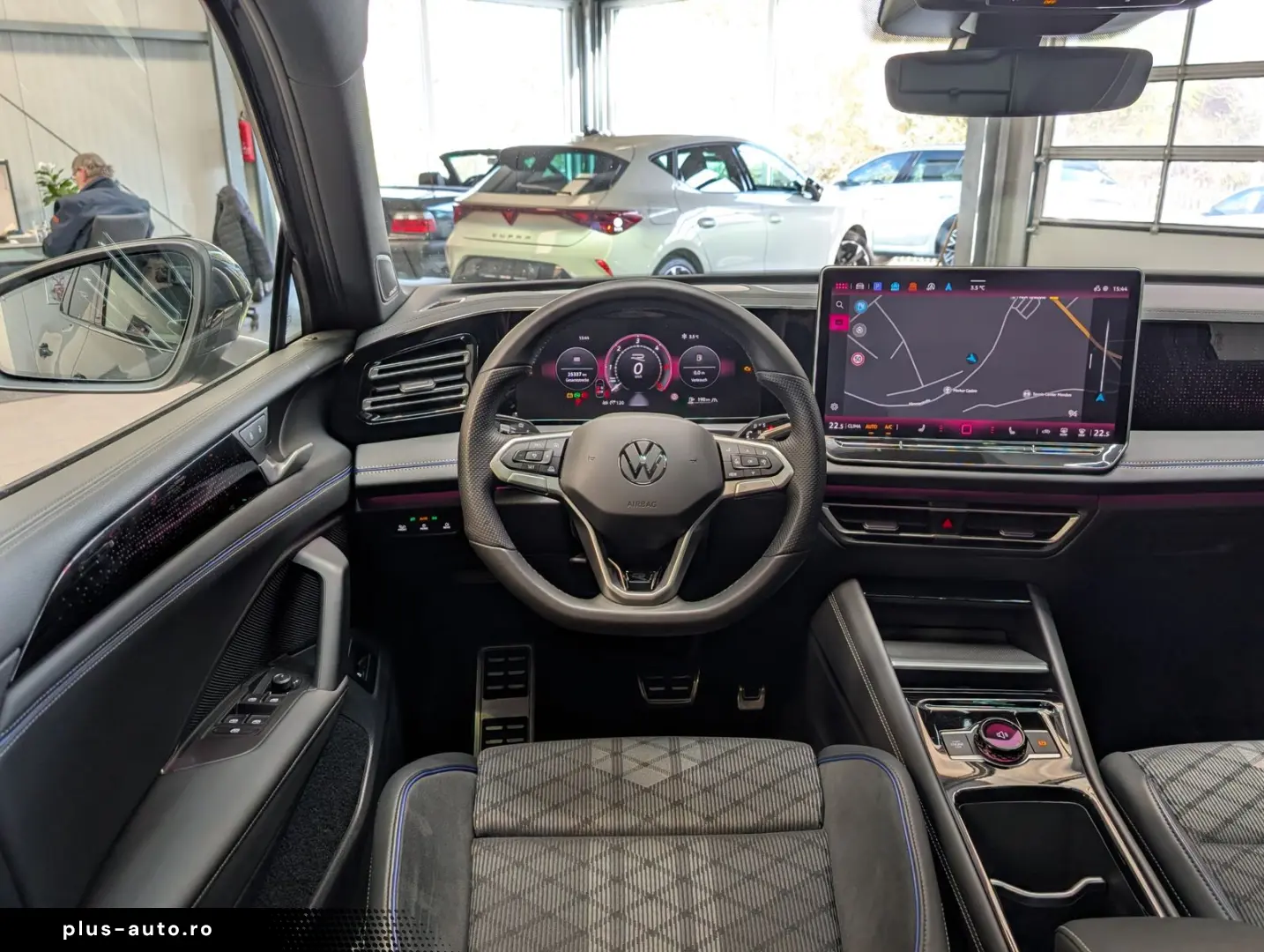 VW Tiguan 2.0TDI R-Line 4M Pano H K AHK Matrix 20