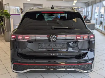 VW Tiguan 2.0TDI R-Line 4M Pano H K AHK Matrix 20