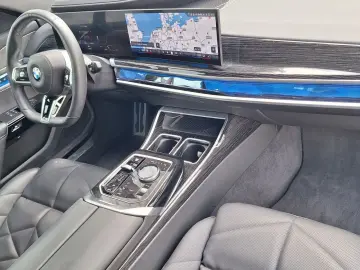 BMW 740d xDrive M Sport DA PA-Pro B&W Standh Sky AHK