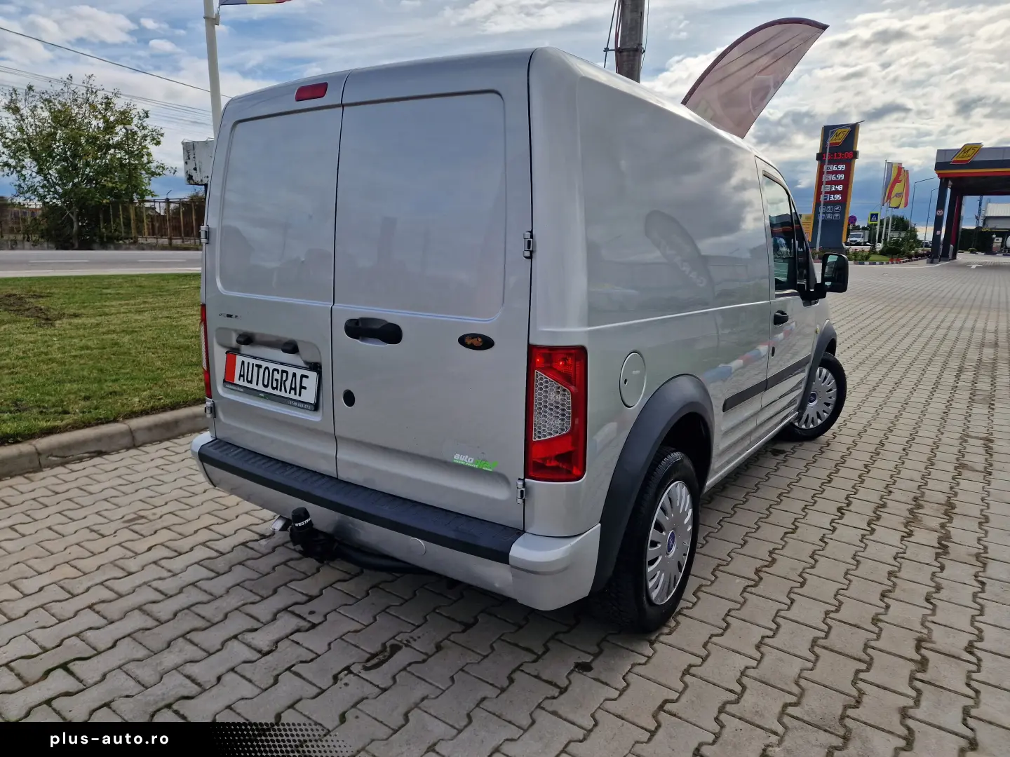 Ford Transit Connect 1.8TDCi - Acum si Rate