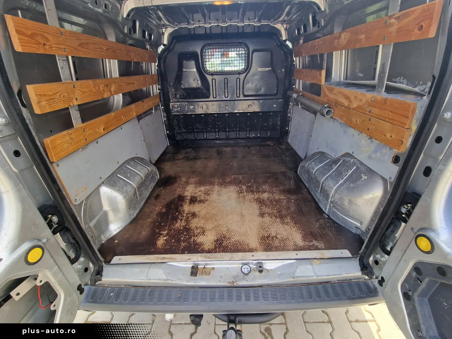 Ford Transit Connect 1.8TDCi - Acum si Rate