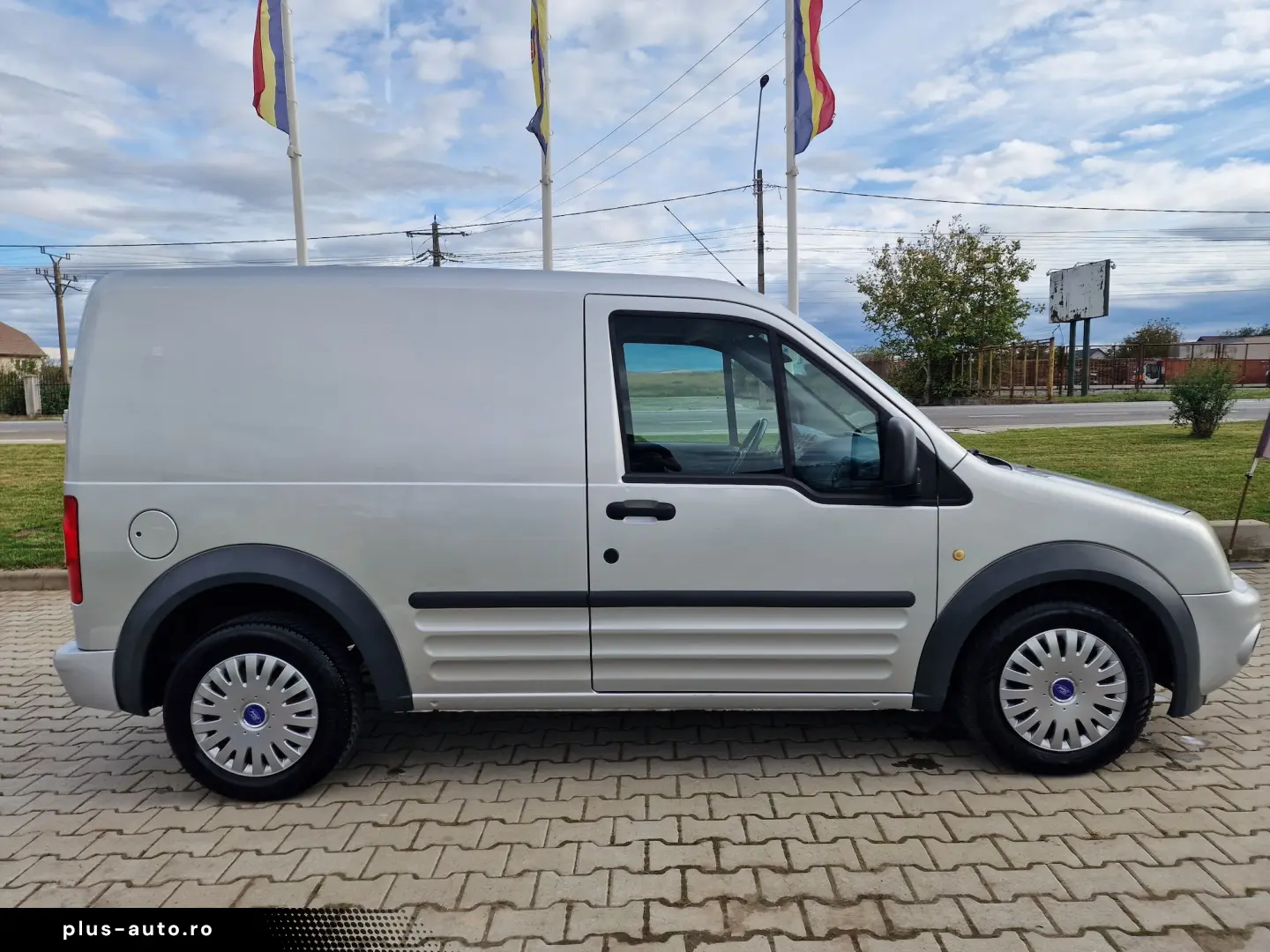 Ford Transit Connect 1.8TDCi - Acum si Rate
