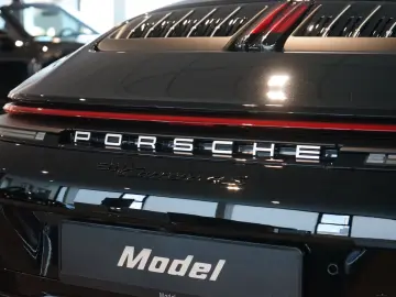 Porsche 992.2 Carrera 4S Cabrio   SportDesign   18-Wege