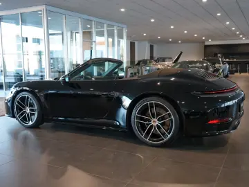 Porsche 992.2 Carrera 4S Cabrio   SportDesign   18-Wege