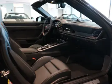 Porsche 992.2 Carrera 4S Cabrio   SportDesign   18-Wege