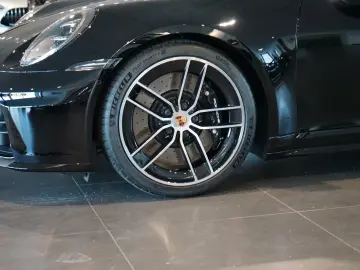 Porsche 992.2 Carrera 4S Cabrio   SportDesign   18-Wege