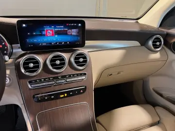 MERCEDES-BENZ GLC 300 e 4M  Distr Leder Kamer LED