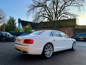 BENTLEY FLYING SPUR SERVICE NEU VOLL NAVI LED GARANTIE