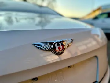 BENTLEY FLYING SPUR SERVICE NEU VOLL NAVI LED GARANTIE