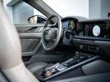 PORSCHE 911 Carrera 4 GTS MATRIX.ABST.BOSE.VOLL.FOLIERT.