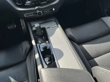 VOLVO XC60 Tempomat  LED Memory SitzHz PDC Bluetooth